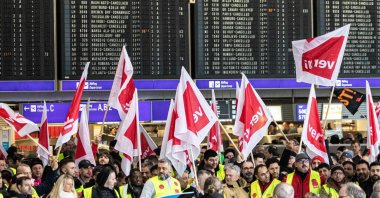 Protesters and members of the trade union demonstrate as they stage a strike, at Frankfurt Airport in Frankfurt, western Germany, on Feb. 17, 2023. (AFP Photo)