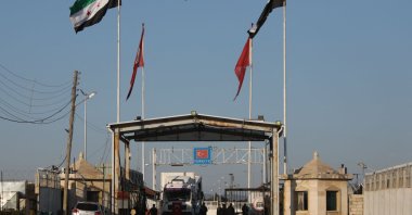 A truck part of an aid convoy crosses from Türkiye into opposition-held north Syria through the Bab al-Salama crossing on Feb. 14, 2023, after it reopened for U.N. relief after last week's earthquake. (AFP Photo)