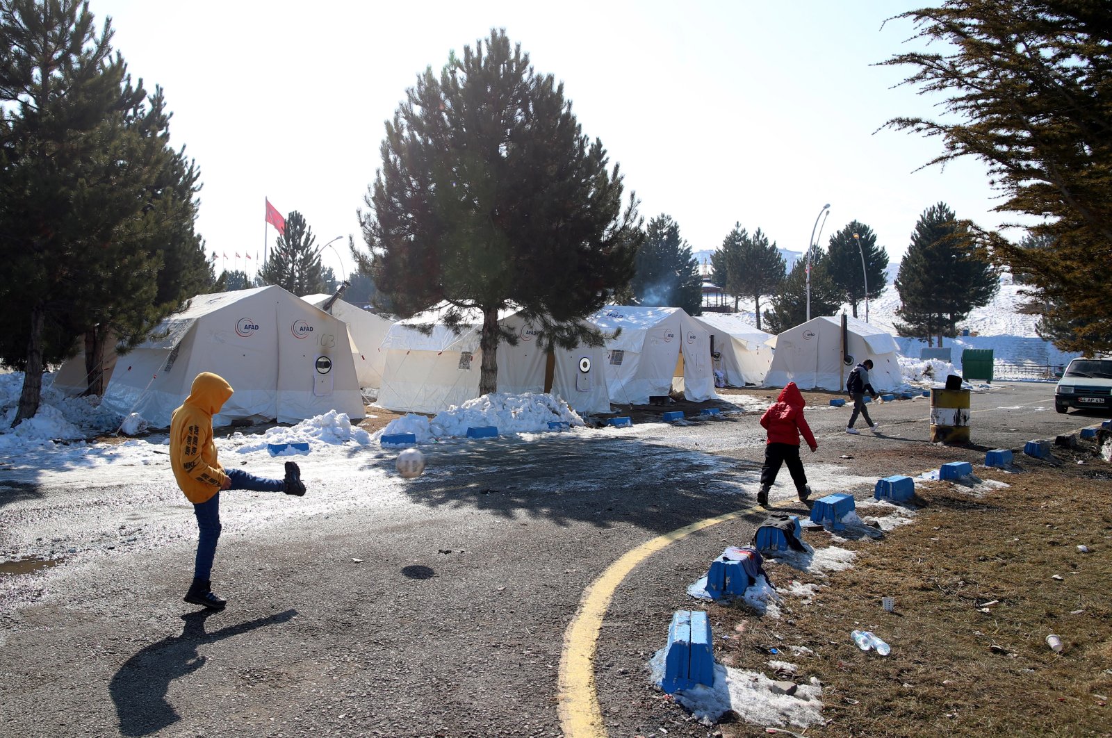 Toko Kahramanmaraş dibuka kembali untuk membantu penduduk setempat yang terkena gempa di Türkiye