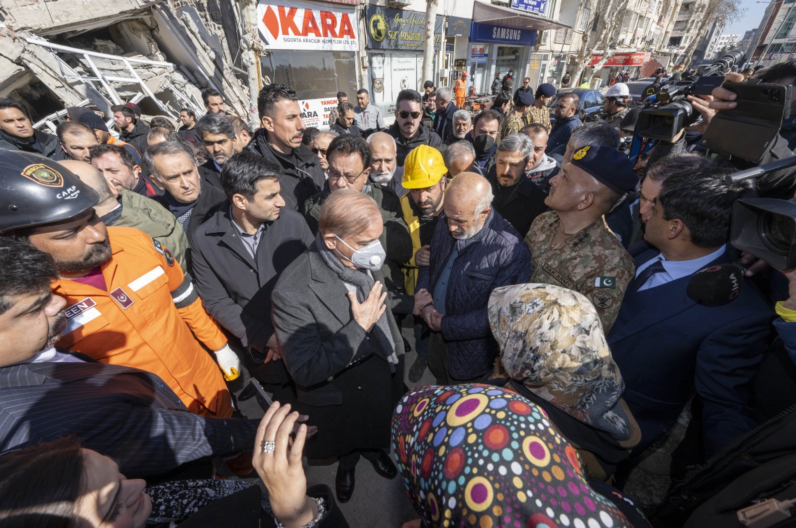 PM Pakistan menjanjikan lebih banyak tenda, bantuan untuk Türkiye yang dilanda gempa