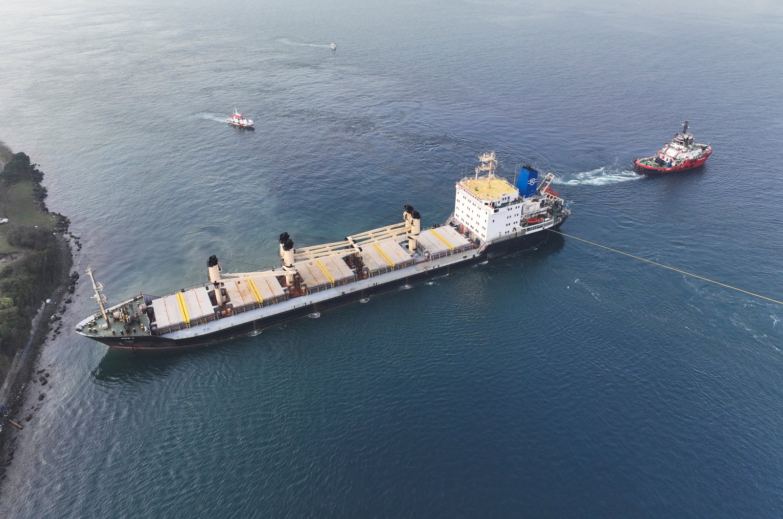 Palau flagged bulker MKK1, carrying grain under the Black Sea grain initiative, is towed free after running aground in the Bosporus, Istanbul, Türkiye, Jan. 16, 2023. (Reuters Photo)