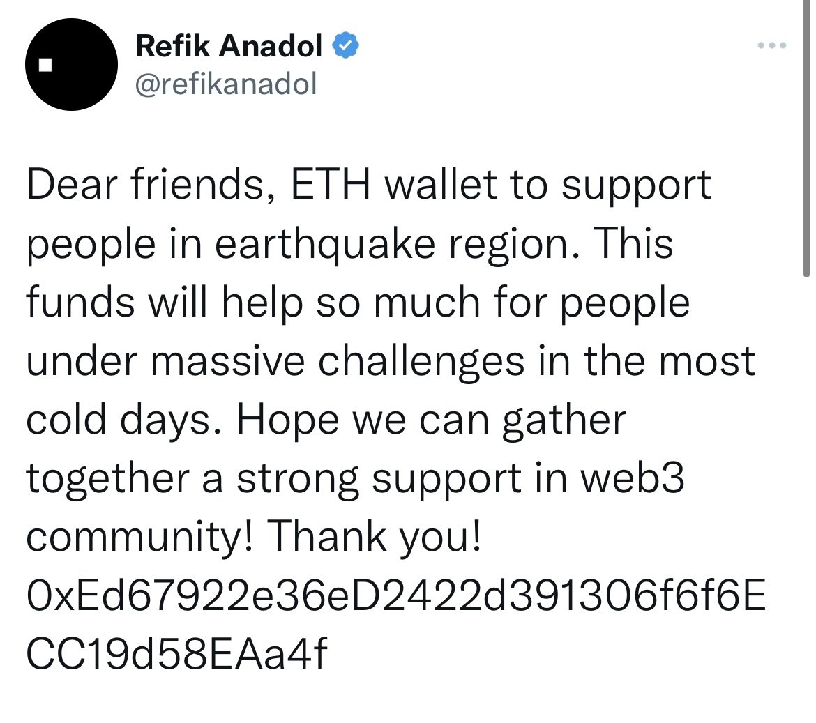 Tweet Refik Anadol untuk meningkatkan kesadaran tentang upaya bantuan gempa.  (Foto oleh Funda Karayel)