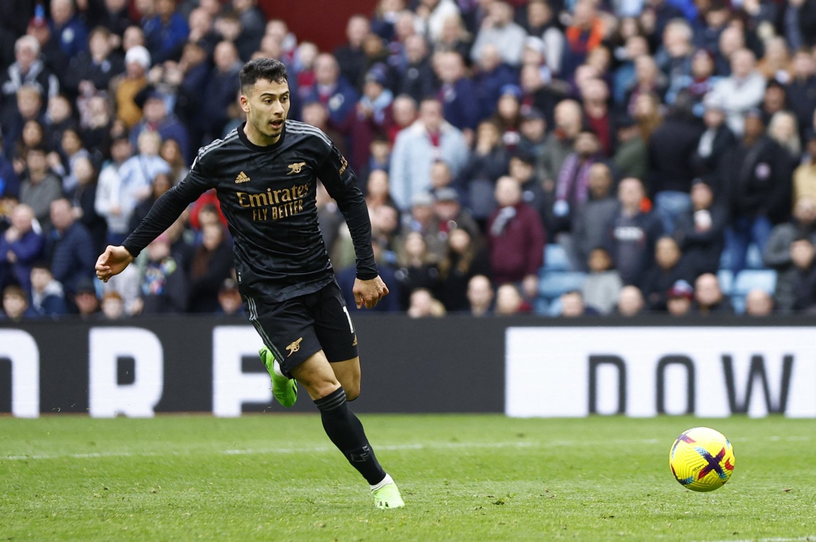 Arsenal&#039;s Gabriel Martinelli scores their fourth goal against Aston Villa during the English Premier League match at Villa Park, Birmingham, U.K., Feb. 18, 2023. (Reuters Photo)