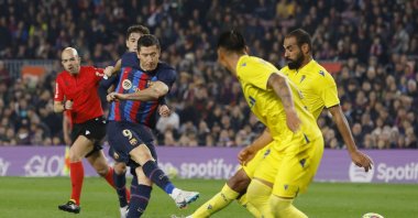FC Barcelona's Robert Lewandowski scores their second goal during a La Liga match against Cadiz at Camp Nou, Barcelona, Spain, Feb. 19, 2023. (Reuters Photo)