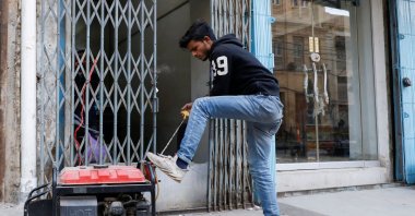 A man starts a generator outside his shop during a country-wide power outage in Karachi, Pakistan, Jan. 23, 2023. (Reuters Photo)