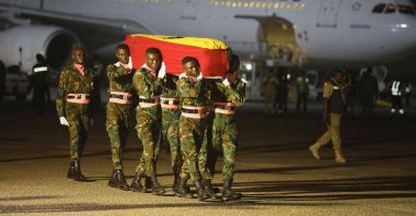 The coffin containing the remains of former Ghana international football player Christian Atsu  arrive at the Kotoka International Airport, Accra, Ghana, Feb. 19, 2023.(AFP Photo)