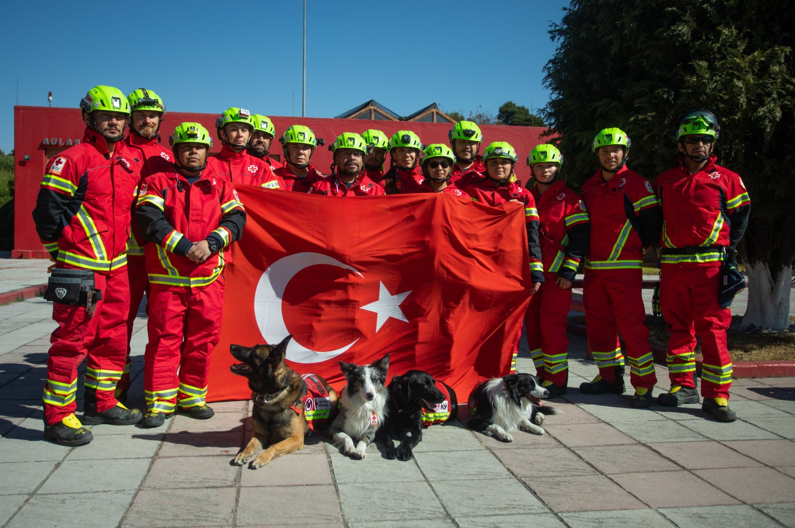 Mexican search and rescue team, who came to Türkiye after the earthquakes that hit 10 cities in the south of the country, poses with the Turkish flag, Feb. 18, 2023. (AA Photo)