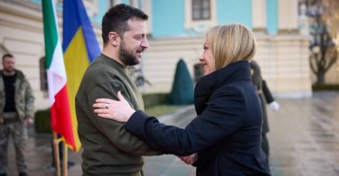 Ukrainian President Volodymyr Zelenskyy (L) welcomes Italian Prime Minister Giorgia Meloni in Kyiv, Ukraine, Feb. 21, 2023. (AFP Photo)