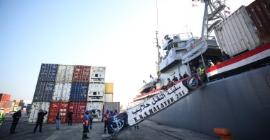 Egyptian and Turkish officials greet Egyptian military vessel ENS Halayeb at Türkiye's Mersin Port carrying containers of humanitarian aid for earthquake victims, Feb. 22, 2023. (AA Photo)