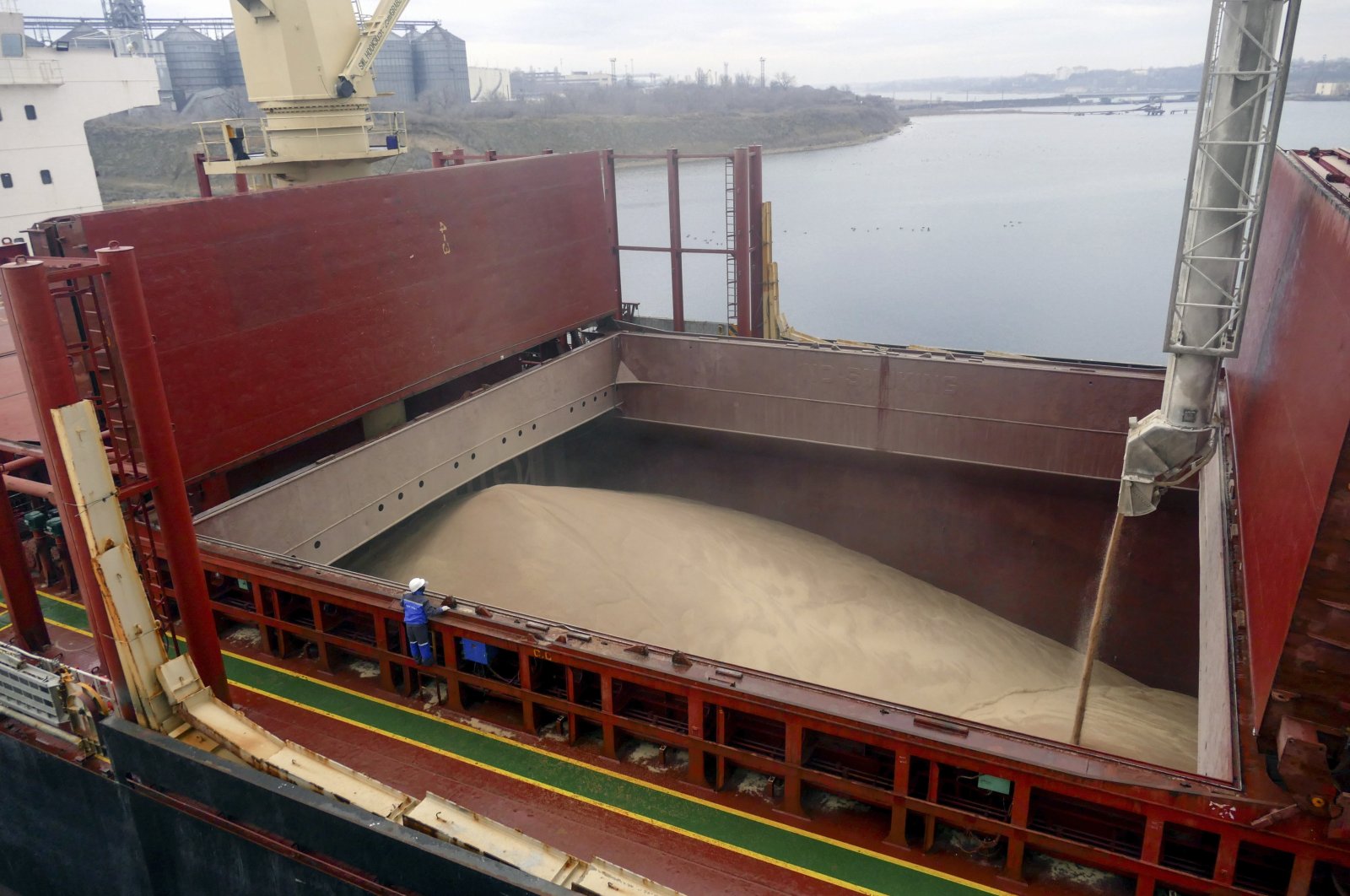 The bulk carrier VALSAMITIS is loaded with wheat at the Black Sea port of Chornomorsk near Odesa, Ukraine, Feb. 18, 2023. (EPA Photo)