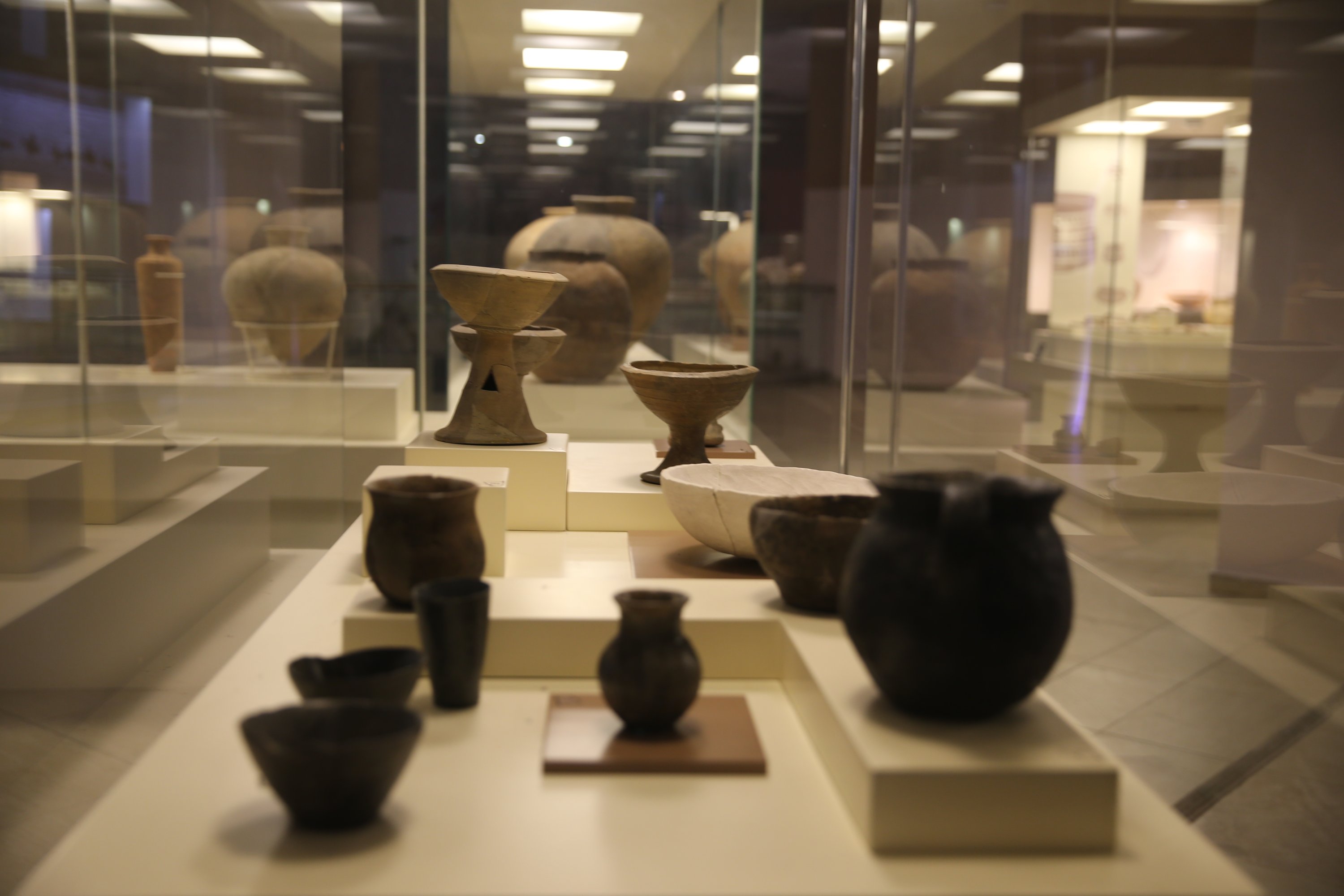 Artefak neolitik berusia 12.000 tahun di Museum Arkeologi Şanlıurfa tetap utuh setelah gempa bumi, Şanlıurfa, Türkiye, 22 Februari 2023. (Foto AA)