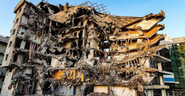 A building destroyed in the Kahramanmaraş-centered twin earthquakes, Türkiye, Feb. 23, 2023. (DHA Photo)