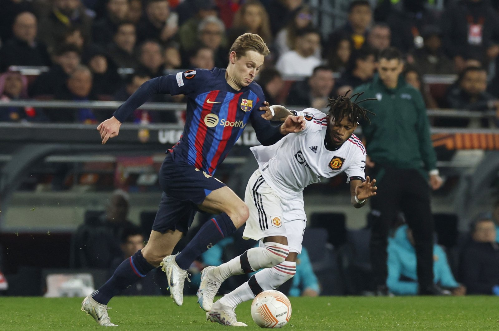 Manchester United&#039;s Fred in action with FC Barcelona&#039;s Frenkie de Jong during the Europa League playoff 1st leg tie at Camp Nou, Barcelona, Spain, Feb. 16, 2023. (Reuters Photo)