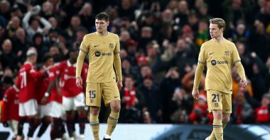 Barcelona's Andreas Christensen (L) and Frenkie de Jong (R) react after Manchester United scored the 1-1 during the UEFA Europa League playoff, second leg, Manchester, U.K., Feb. 23, 2023. (EPA Photo)