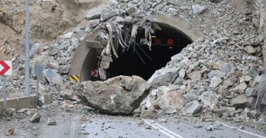 A landslide on the Artvin-Erzurum highway cut off the road, blocking traffic, northeastern Türkiye, Feb. 23, 2023. (IHA Photo)