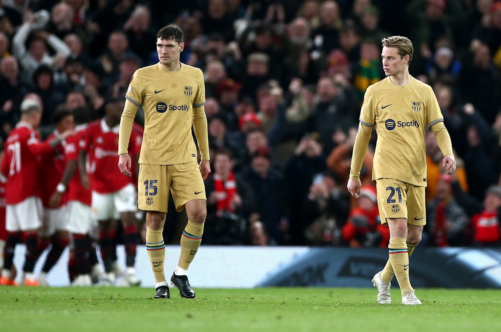 Barcelona&#039;s Andreas Christensen (L) and Frenkie de Jong (R) react after Manchester United scored the 1-1 during the UEFA Europa League playoff, second leg, Manchester, U.K., Feb. 23, 2023. (EPA Photo)