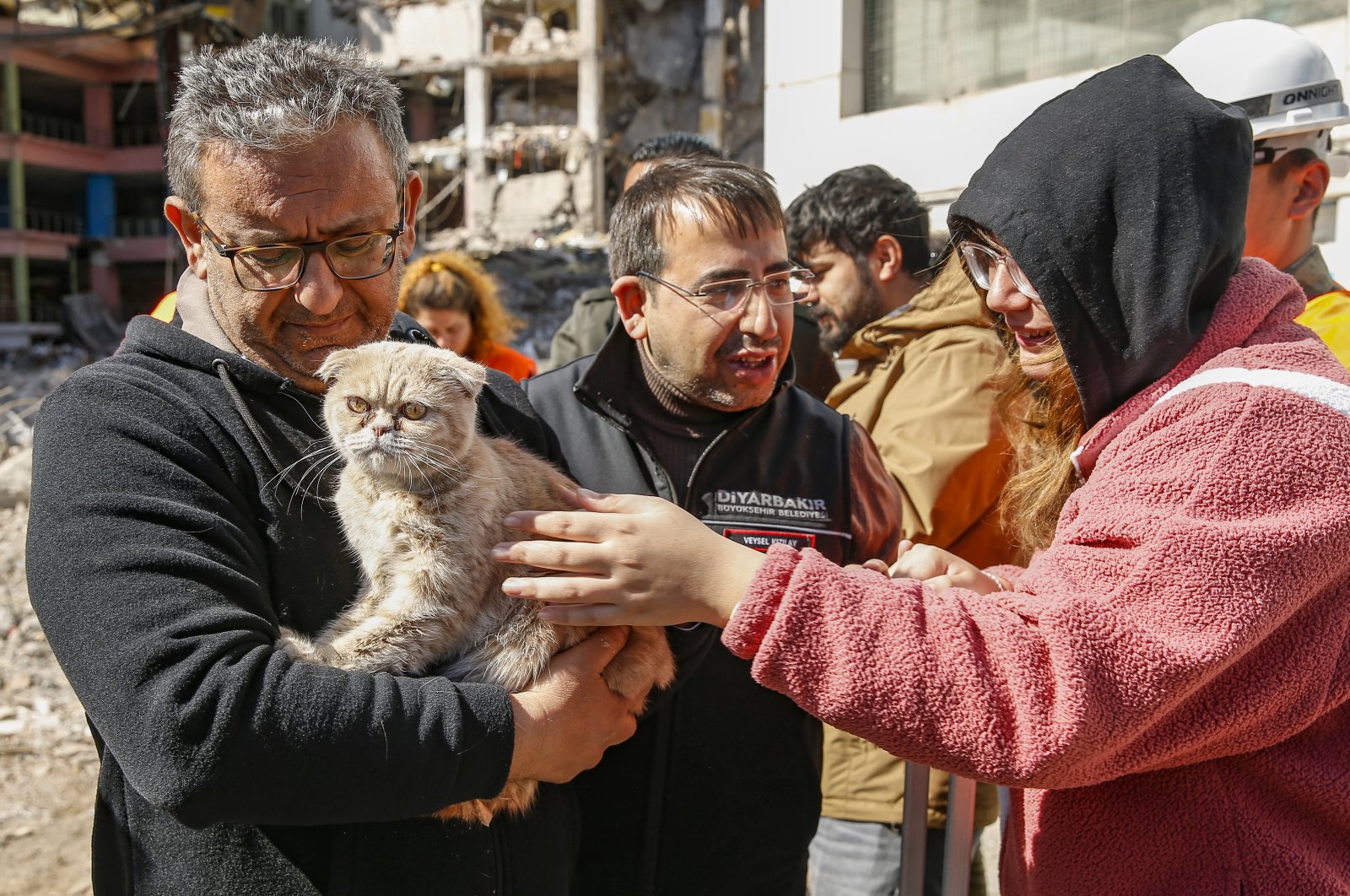 Twenty-year-old Sena Yaman greets her cat, saved 19 days after the Feb. 6 quakes struck Diyarbakır, southeastern Türkiye, Feb. 25, 2023. (AA Photo)