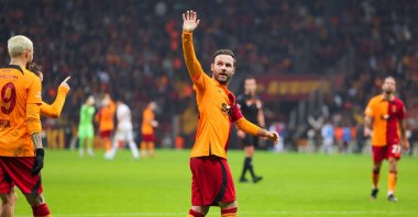 Galatasaray's Juan Mata celebrates after scoring the team's second goal during the Süper Lig match against Hatayspor at the NEF Stadium, Istanbul, Türkiye, Jan. 13, 2023. (Getty Images Photo)
