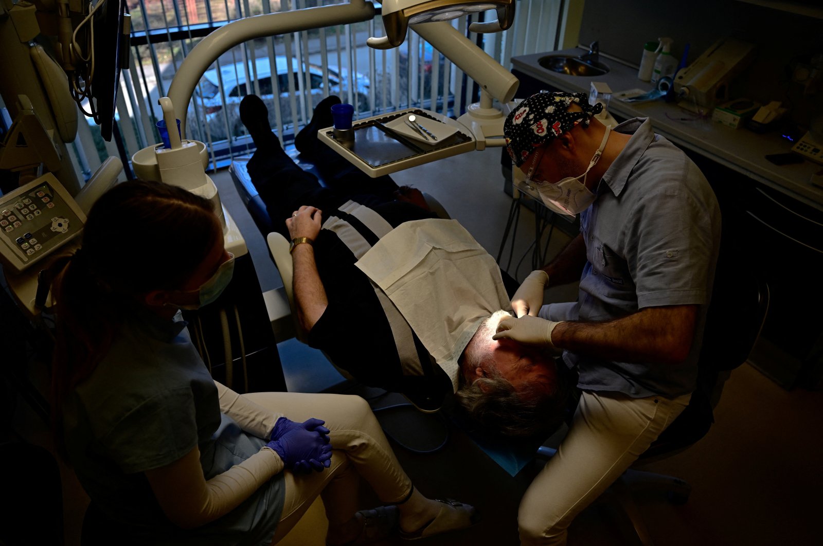 Hungarian dentist Ivan Solymosi checks British patient Bob Martin&#039;s implants at the Kreativ Dental Clinic in Budapest, Hungary, Feb. 10, 2023. (Reuters Photo)