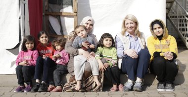 UNICEF Director-General Catherine Russell (2nd R) is photographed together with a family who survived the devastating Feb. 6 twin earthquakes, Kahramanmaraş, southeastern Türkiye. (Courtesy of UNICEF)