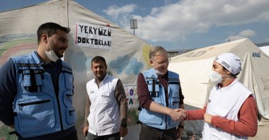 The U.N. resident coordinator to Türkiye Alvaro Rodriguez (C) shakes hands with the officials of a tent city in Kahramanmaraş, Türkiye, Feb. 23, 2023. (AA Photo)