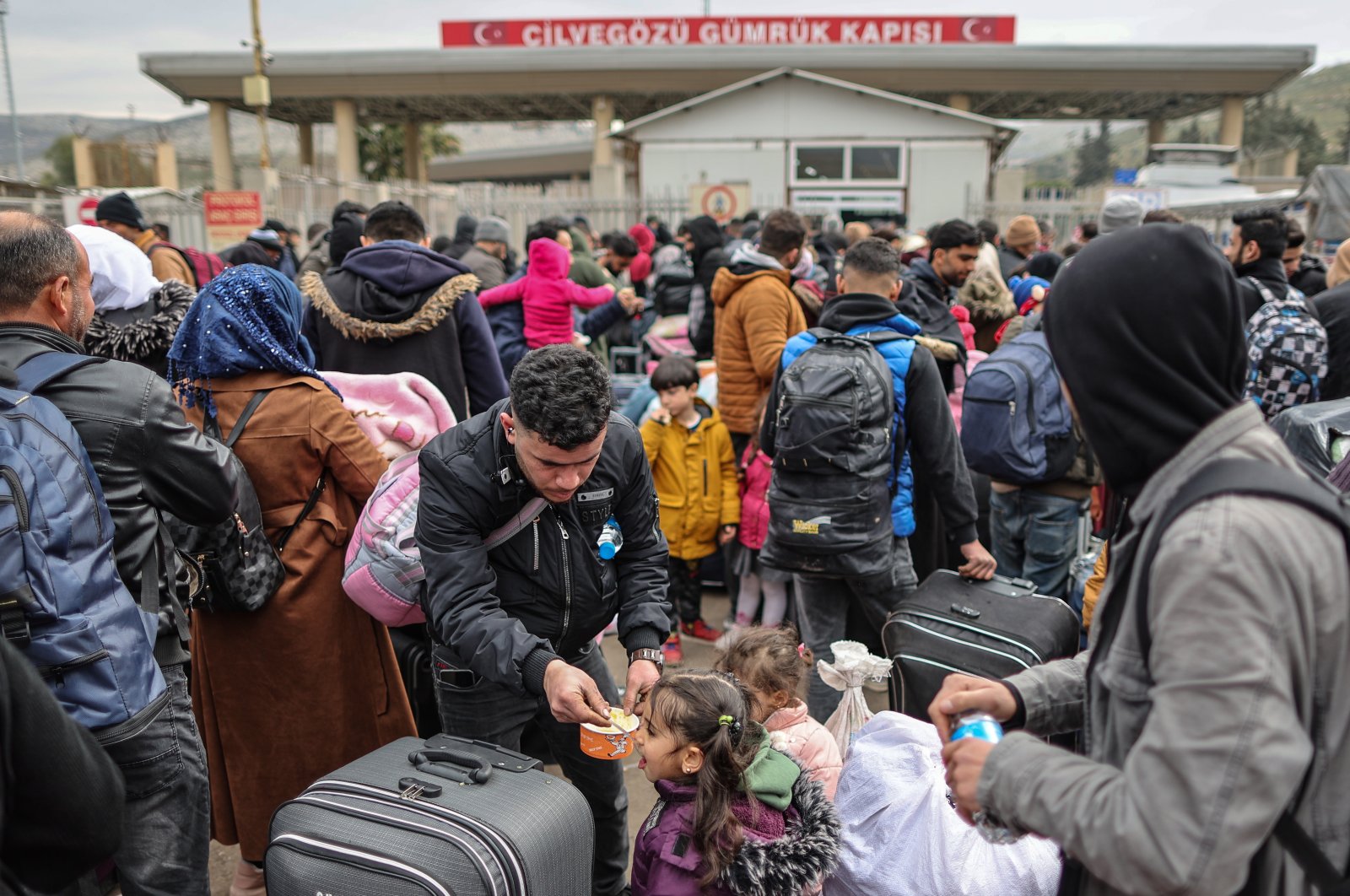 Syrian refugees wait to pass to Syria at the Cilvegözü border gate, in Reyhanlı, Hatay, southern Türkiye, Feb. 21, 2023. (EPA Photo) 
