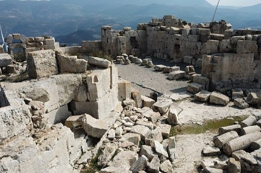 Biara abad ke-6 yang dibangun oleh Saint Simon selamat dari gempa tanpa kerusakan