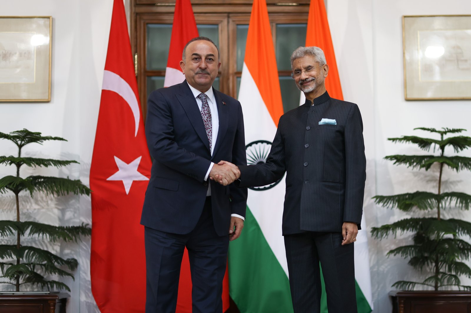 Foreign Minister Mevlüt Çavuşoğlu (L) and Indian counterpart Subrahmanyam Jaishankar (R) shake hands after holding discussions on the sidelines of G-20 foreign ministers&#039; meeting in New Delhi, Feb. 28, 2023. (AA Photo)