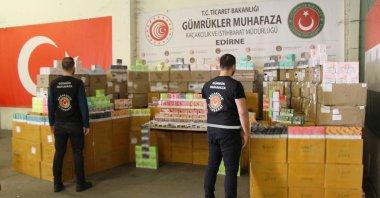 Customs officers display electronic cigarettes worth TL 48 million seized at the Kapıkule border crossing in Edirne, western Türkiye, March 1, 2023. (DHA Photo)