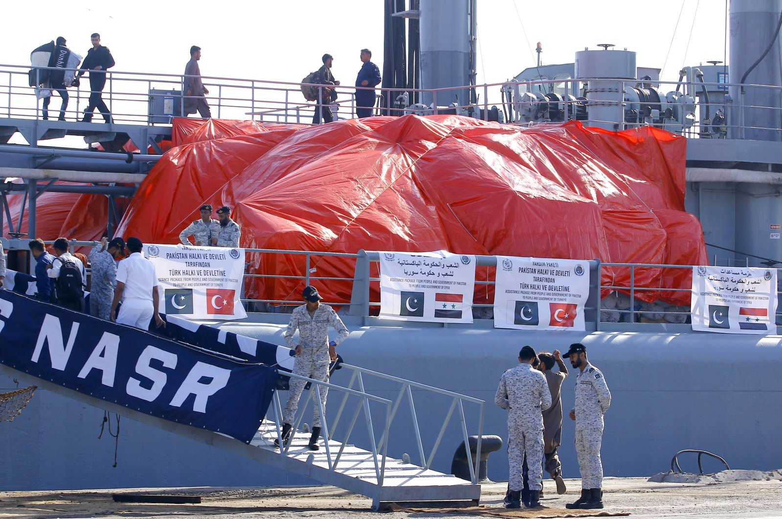 Pakistani workers pack 1,000 tons of aid on military vessel PNS Nasr for Türkiye&#039;s and Syria&#039;s earthquake victims at the Port of Karachi, Pakistan, Feb. 28, 2023. (AA Photo)