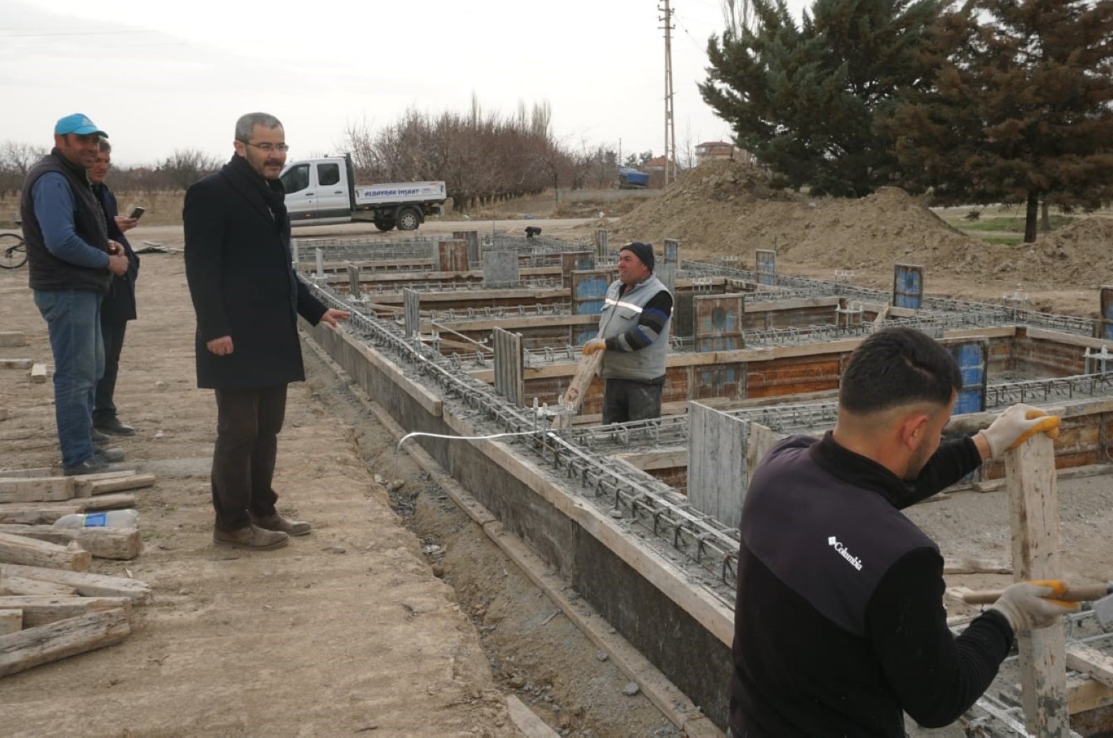 Pembangunan Fasilitas Olahraga Tradisional Çivril sedang berlangsung