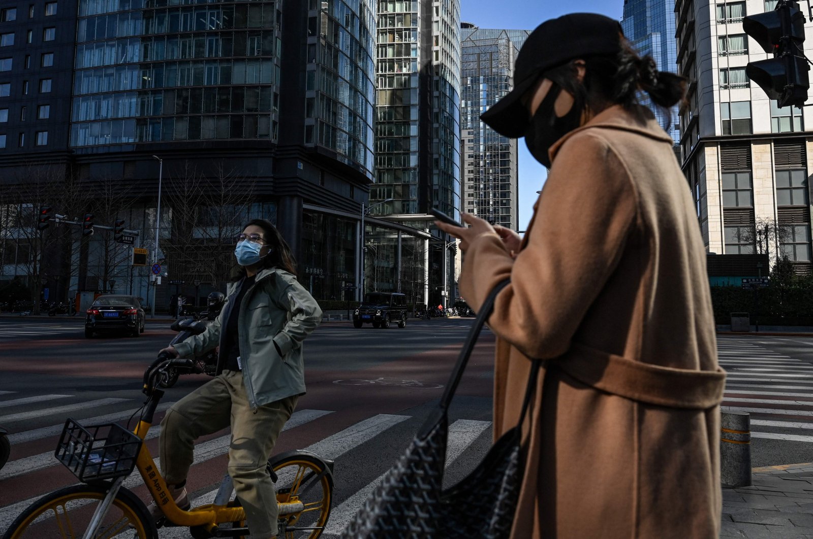 People commute at the central business district in Beijing, China, March 1, 2023. (AFP Photo)