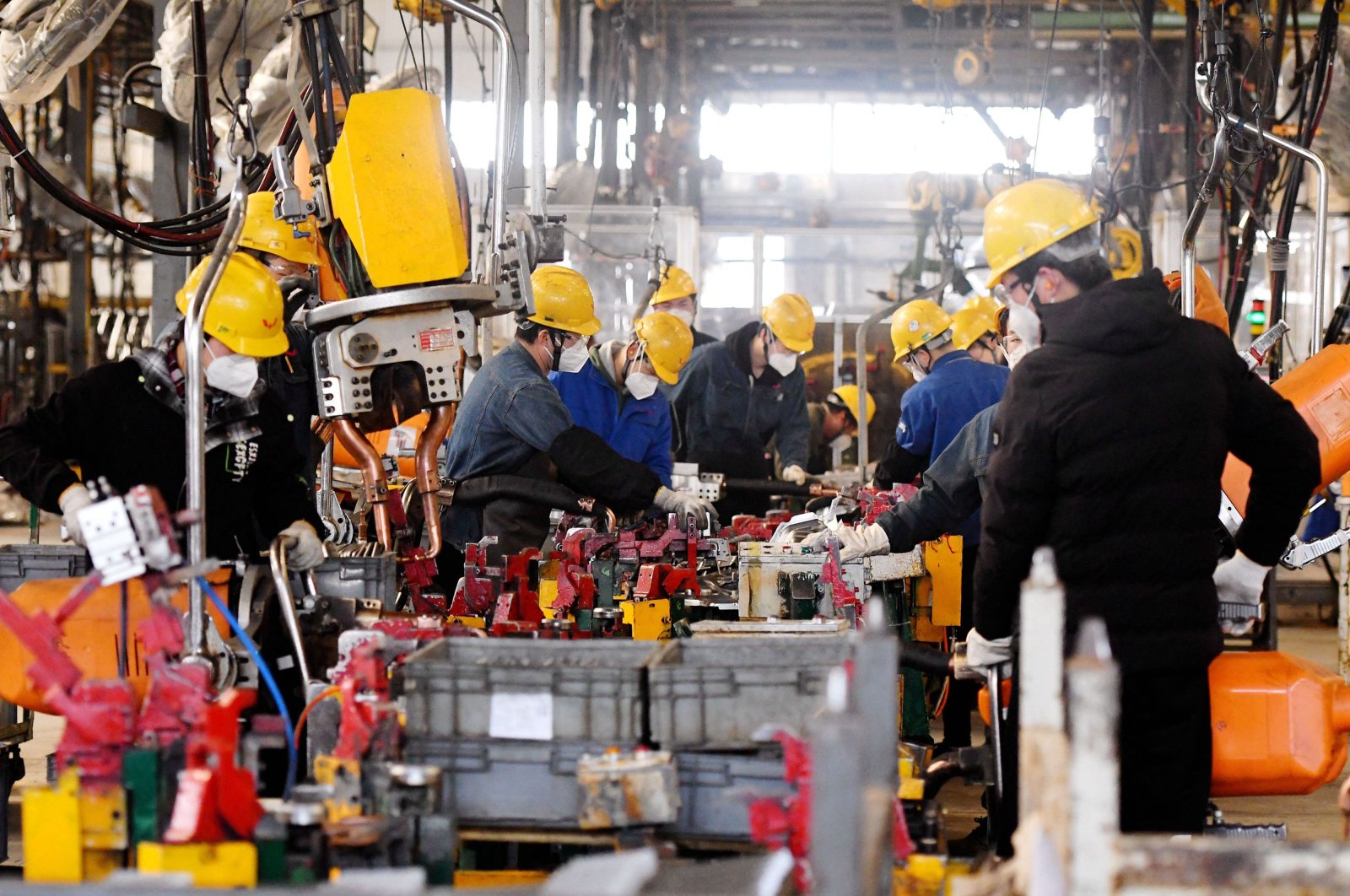 Pabrik-pabrik China menyerbu ke depan, pertumbuhan output kembali ke zona euro