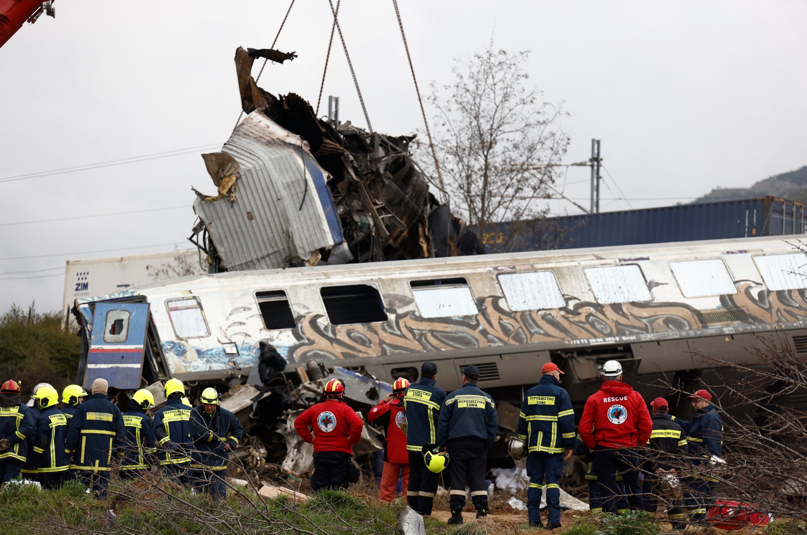  Crane vehicles try to remove pieces of damaged train wagon after a collision near Larissa city, Greece, March 1, 2023. (EPA Photo)