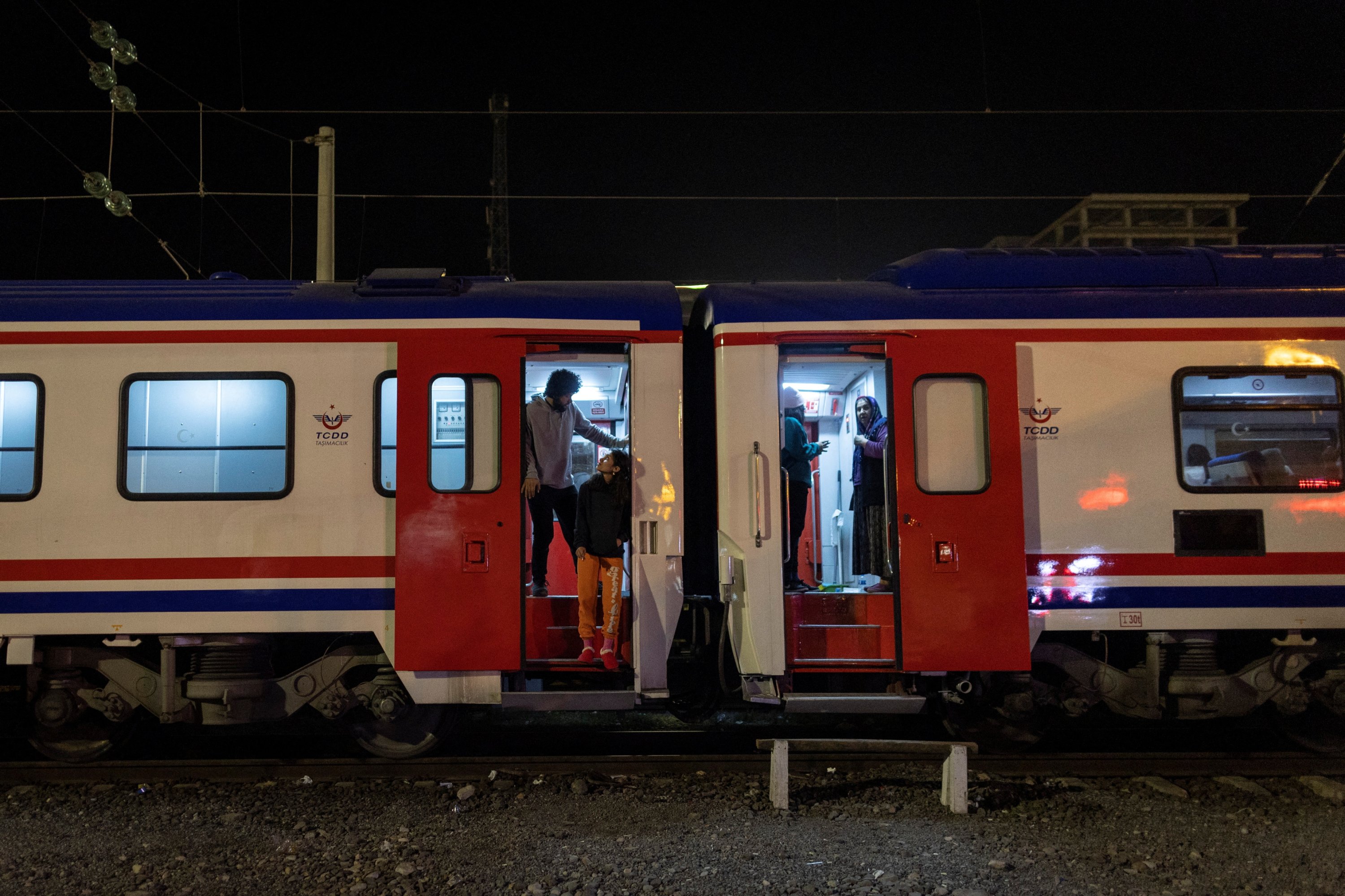Gerbong kereta diubah menjadi tempat penampungan sementara, di Iskenderun, Türkiye, 23 Februari 2023. (Foto Reuters)