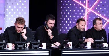 Galatasaray coach Okan Buruk (2nd R) and former football player Arda Turan (2nd L) during the "Shoulder to Shoulder" aid campaign for Türkiye quake victims, Istanbul, Türkiye, March 1, 2023. (AA Photo)