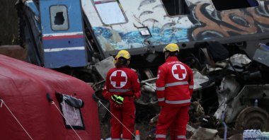 Rescuers operate on the site of a train crash, Larissa, Greece, March 2, 2023. (Reuters Photo)