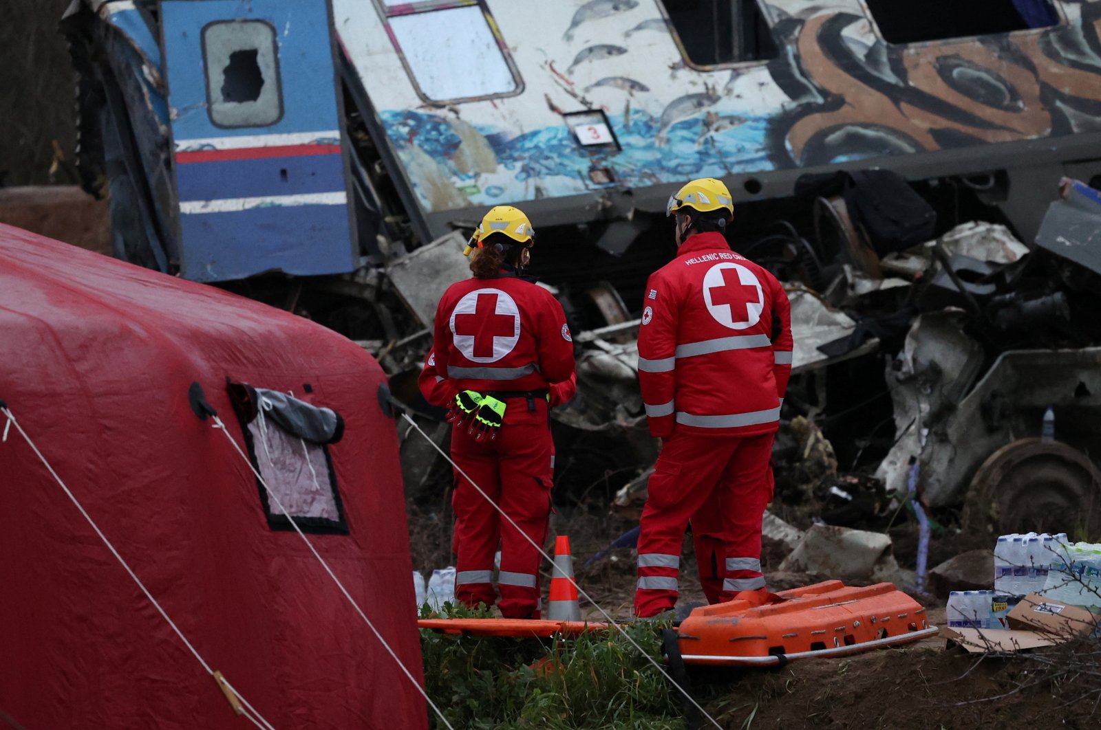 Rescuers operate on the site of a train crash, Larissa, Greece, March 2, 2023. (Reuters Photo)