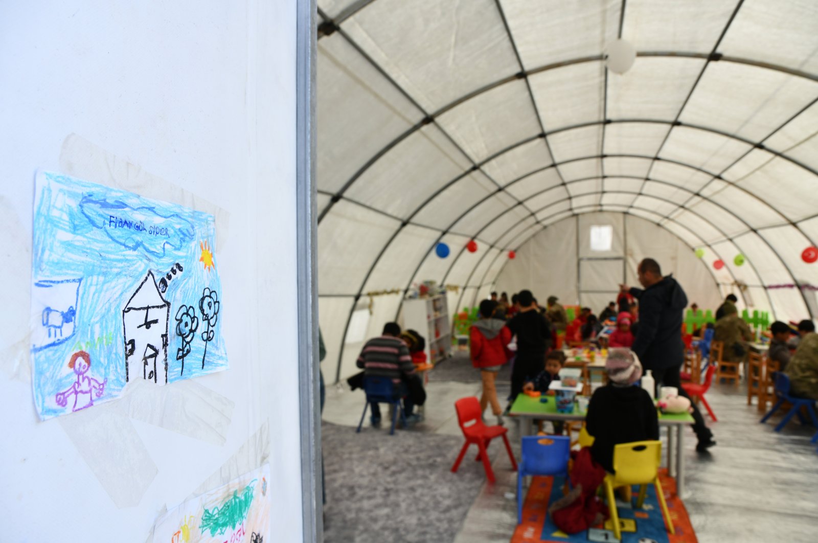 Guru Turki ‘menyembuhkan luka’ melalui sekolah tenda di zona gempa
