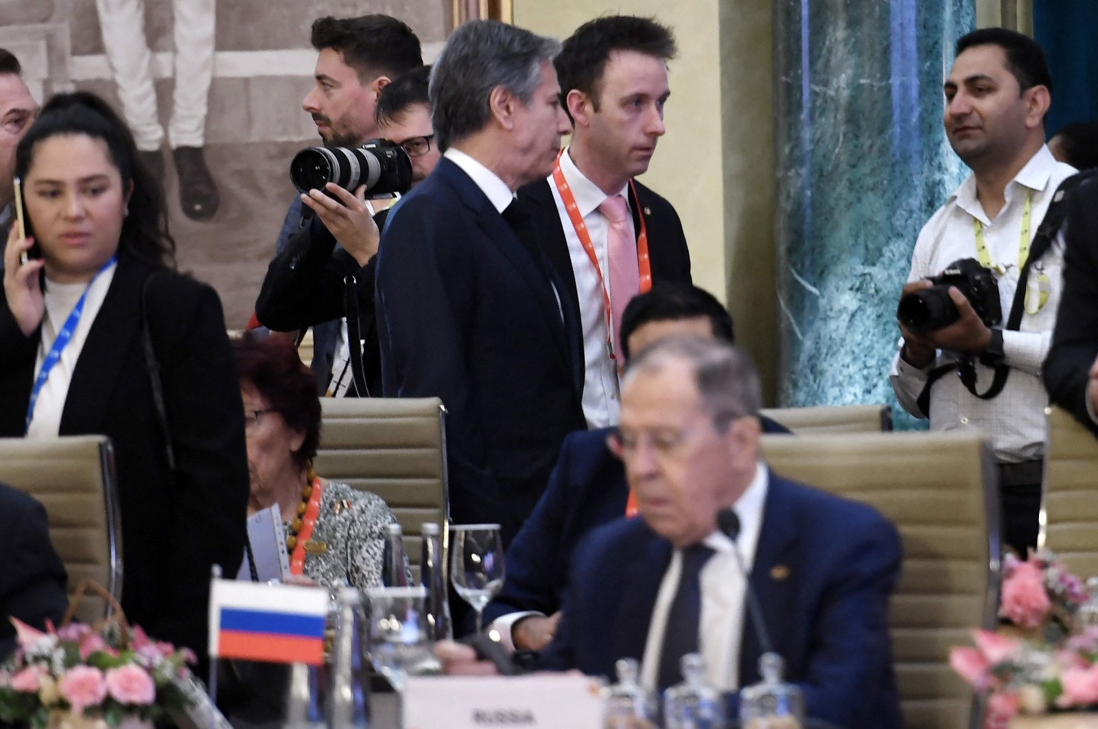 TOPSHOT - US Secretary of State Antony Blinken (top C) walks past Russian Foreign Minister Sergei Lavrov (lower) during the G20 foreign ministers' meeting in New Delhi on March 2, 2023. (Photo by OLIVIER DOULIERY / POOL / AFP)