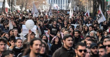 Protesters march during a demonstration of students in central Athens, following a deadly train accident near the city of Larissa, Greece, March 3, 2023. (AFP Photo)