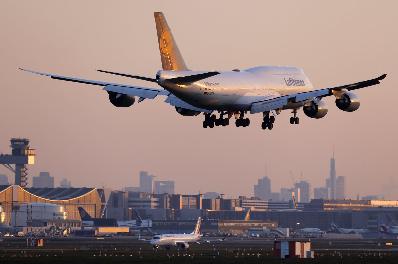 ‘Lufthansa kembali’: Operator melihat laba tahunan setelah kerugian COVID