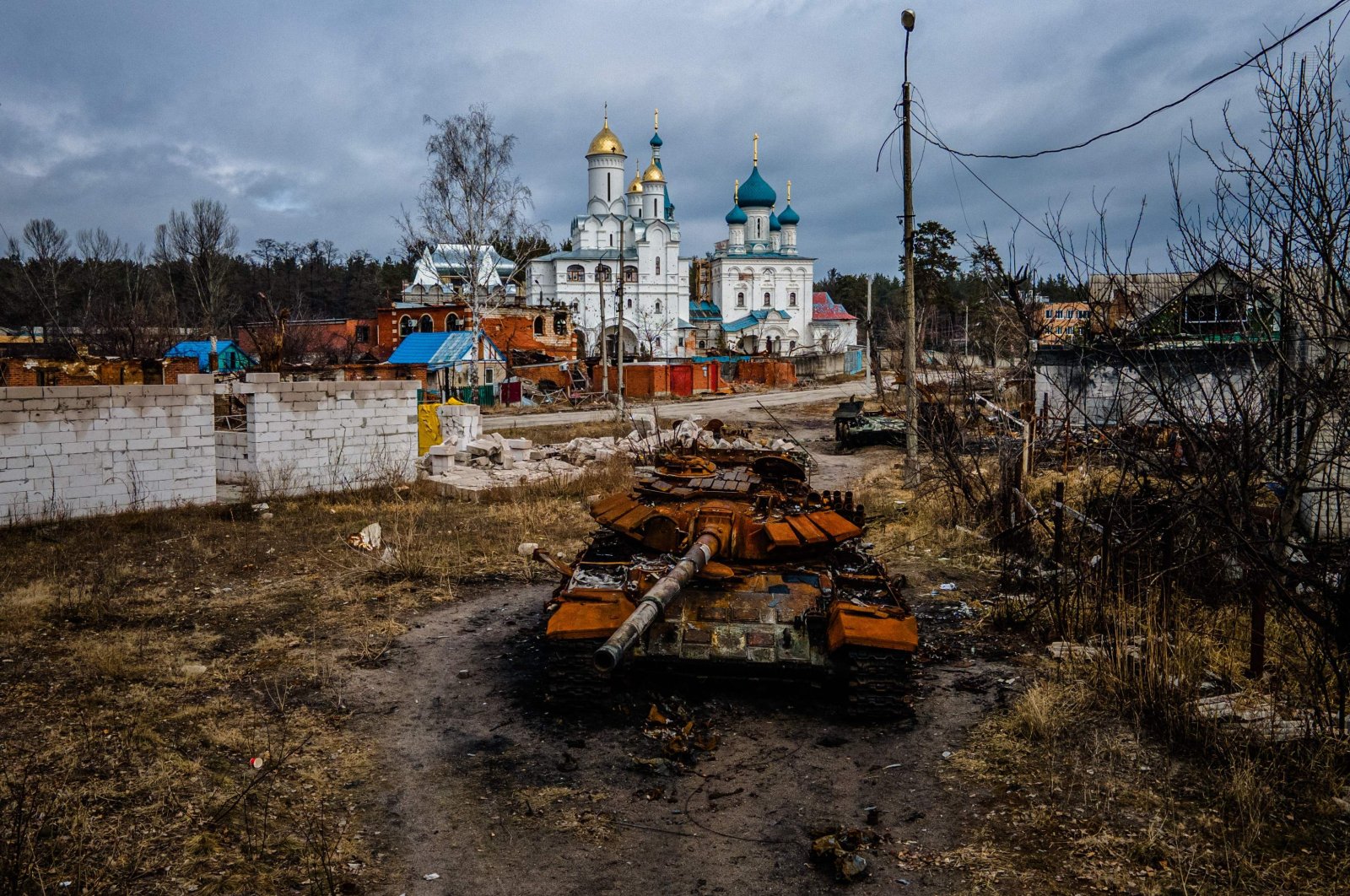 A destroyed Russian T-72 tank is photographed near Pokrovy Presvyatoyi Bohorodytsi Church, in the city of Svyatohirs&#039;k, Donetsk region, Ukraine, March 1, 2023. (AFP Photo)