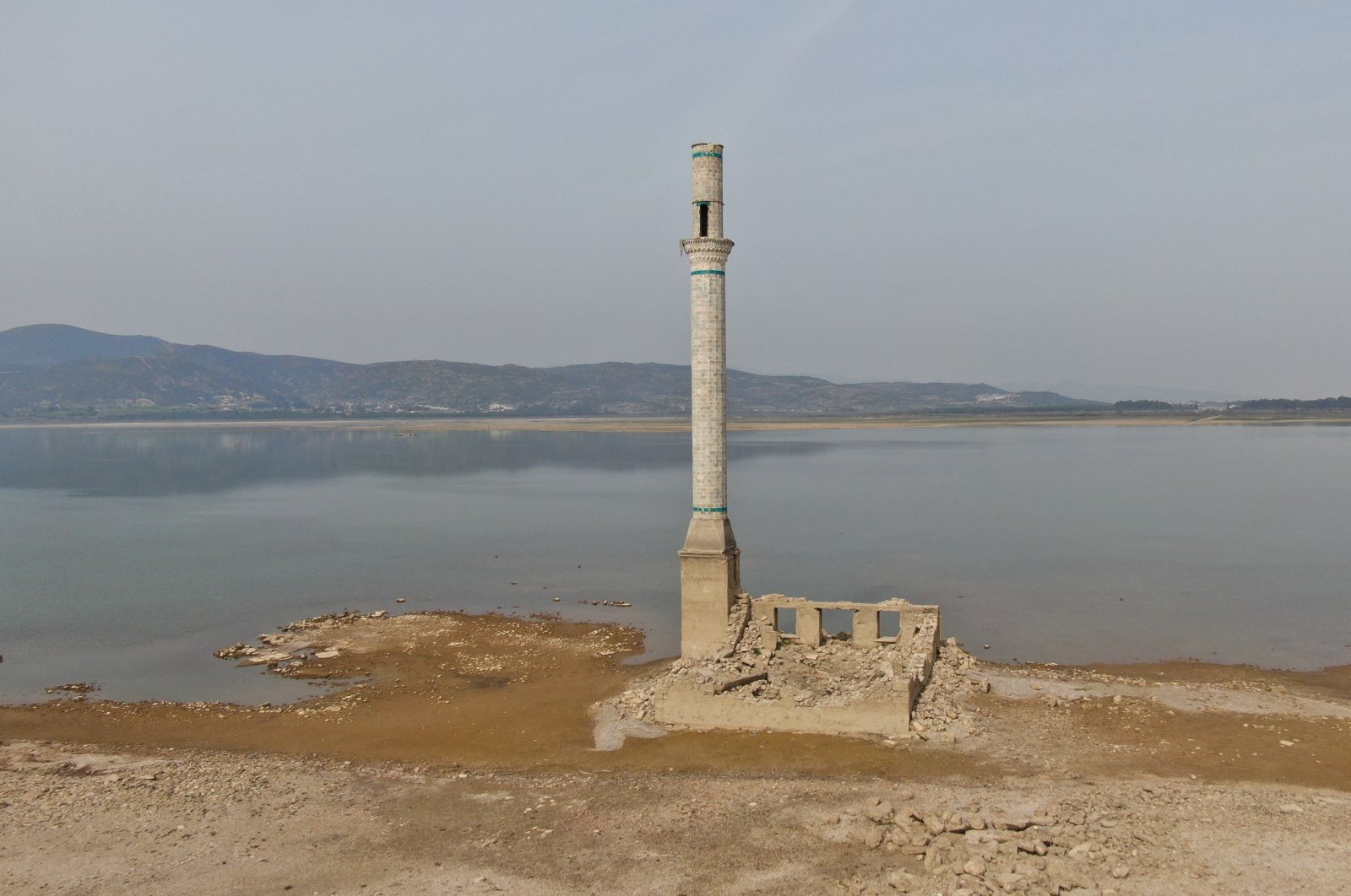 With the decrease in the water level in Tahtalı Dam, the mosque in the old settlement can be seen clearly, Izmir, Türkiye, March 2, 2023. (IHA Photo)