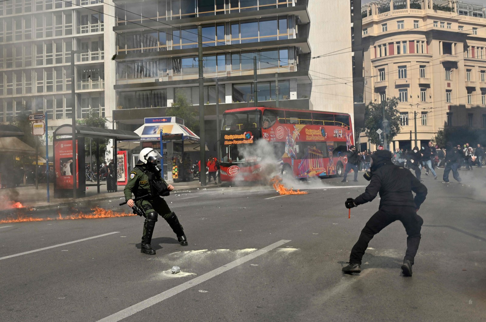 Pengunjuk rasa, polisi bentrok di Athena karena kecelakaan kereta Yunani yang mematikan