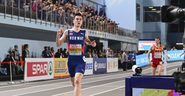 Norwegian athlete Jakob Ingebrigtsen finishes the men's 3,000-meter race at the 2023 European Indoor Athletics Championships, Istanbul, Türkiye, March 5, 2023. (AA Photo)