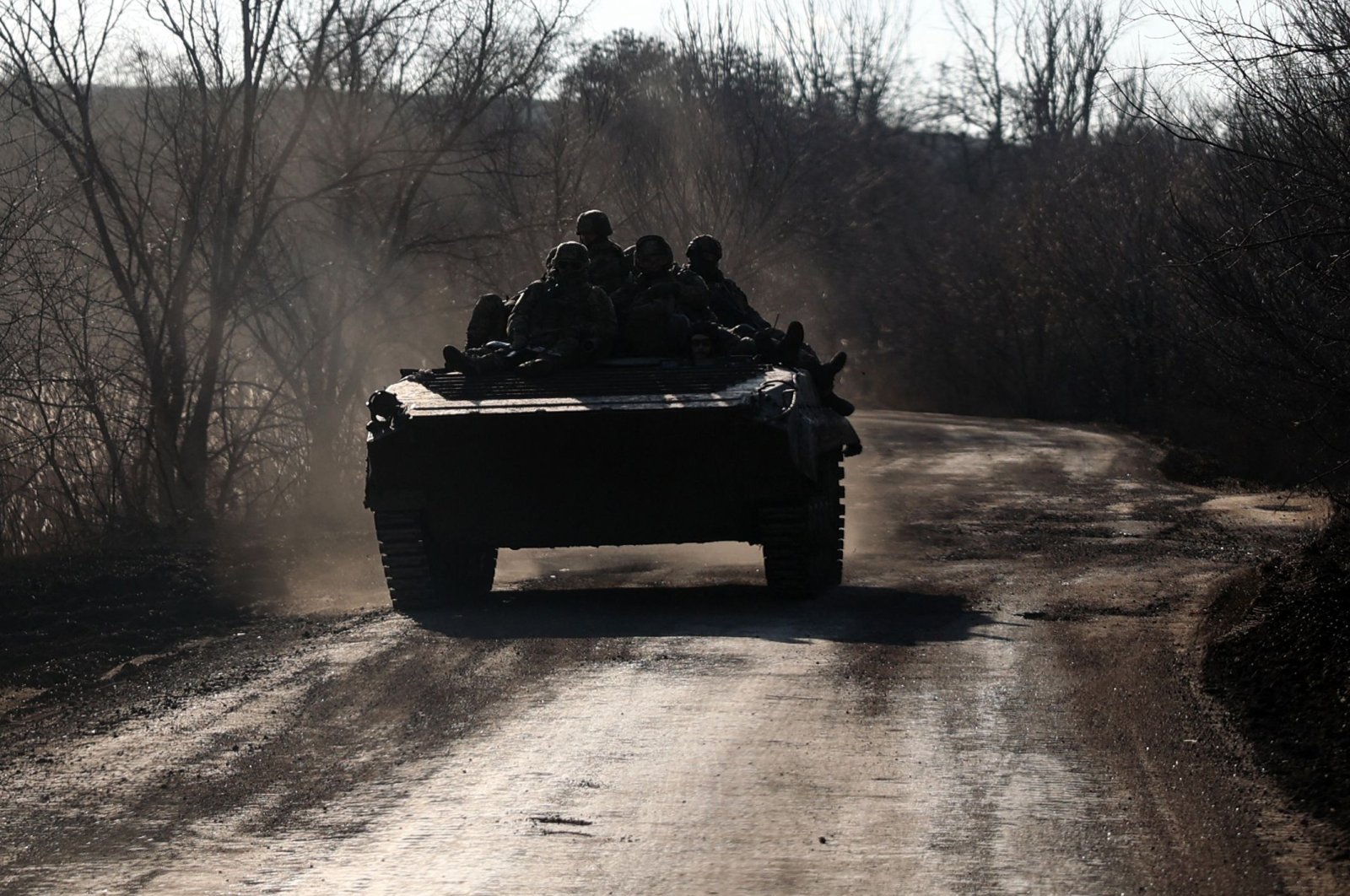 Ukraina tetap berjuang untuk Bakhmut di tengah serangan udara Rusia