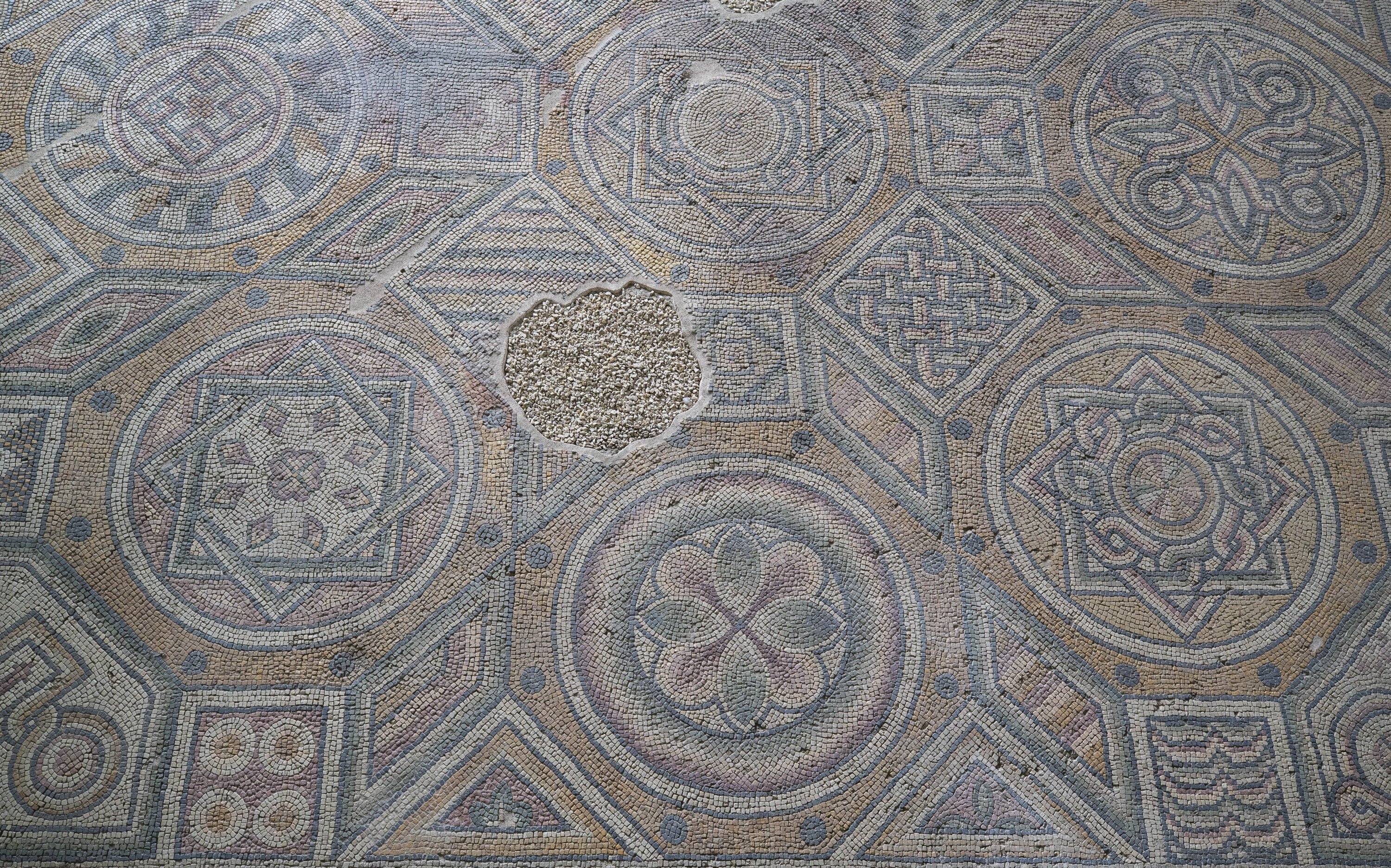 Mosaik lantai di kota kuno Germanicia, Kahramanmaraş, Türkiye, 4 Maret 2023. (Foto AA)