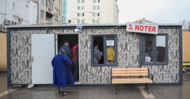 A temporary notary building in an earthquake zone, Kahramanmaraş, southeastern Türkiye, March 8, 2023. (AA Photo)