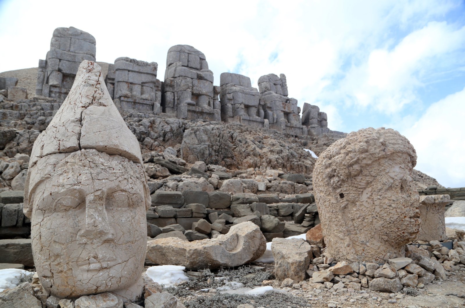 Kepala batu monumental Gunung Nemrut tetap tidak rusak setelah gempa